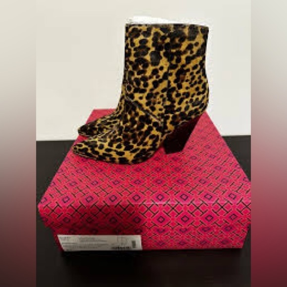 NWT Tory Burch Authentic Lila Ankle Bootie Calf Hair Barbados Leopard Size 6M - Picture 15 of 15
